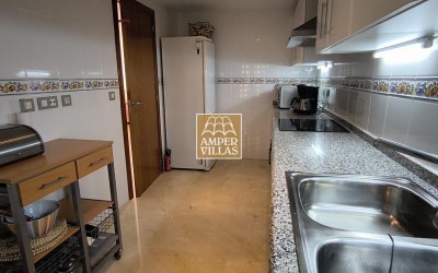 Amplio y luminoso apartamento con garaje cerrado a la venta en la Sierra de Altea.